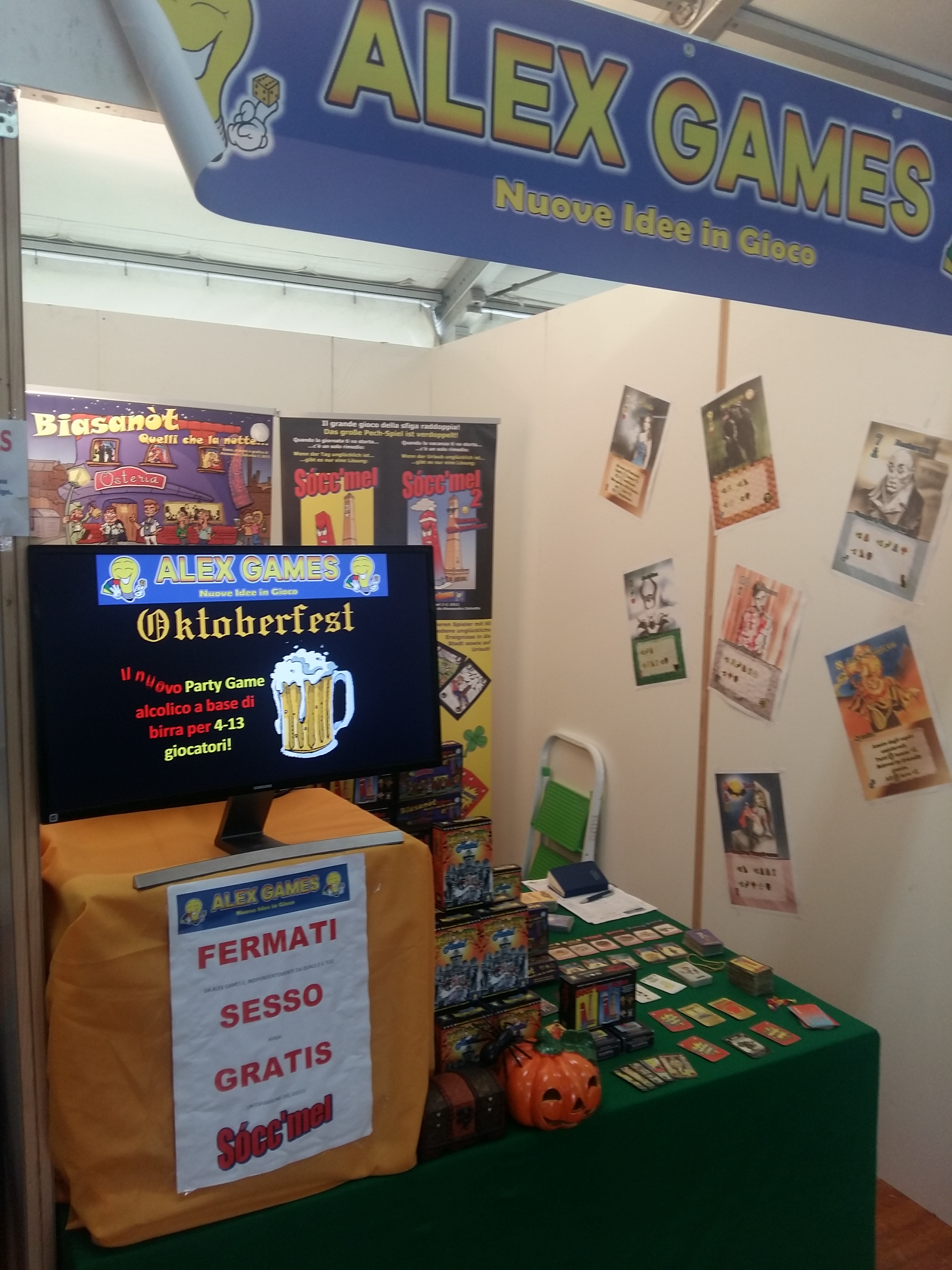 06. 20181101 Stand con monitor.jpg